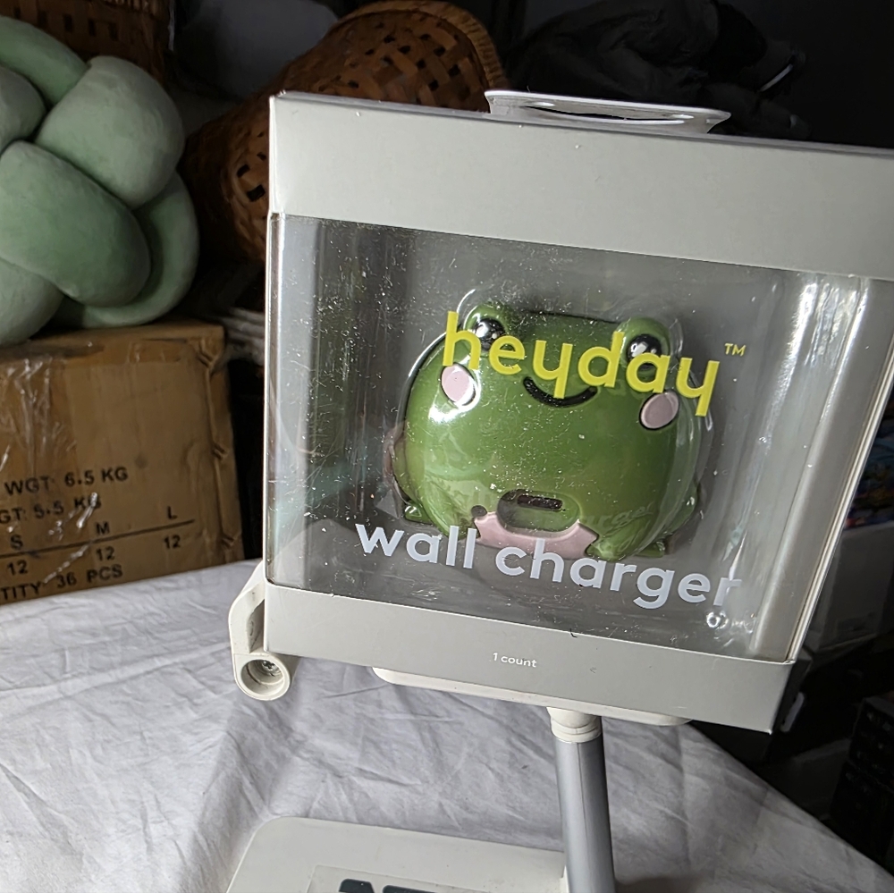 Heyday Green Frog Wall Charger